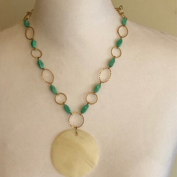 AVON Mother of Pearl Round Disc Turquoise Bead Gold Chain Necklace Vinta… - Picture 5 of 15